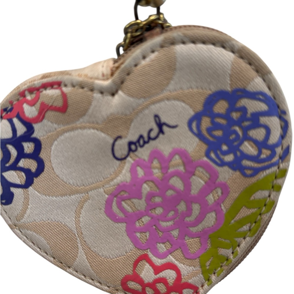 Coach Daisy Heart Coin Purse with Wristlet & Keychain - Picture 4 of 5